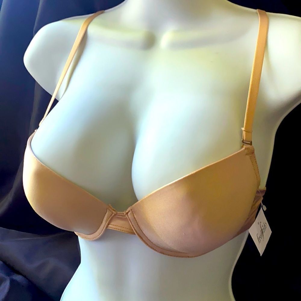 Frederick’s of Hollywood push up Nude bra 32C